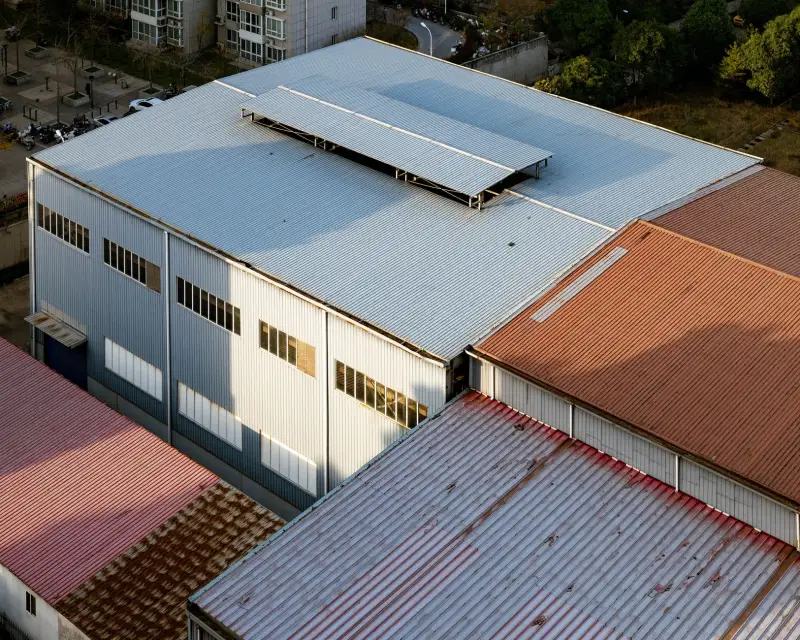 小区停车棚选型对比：膜结构车棚与传统雨棚优劣分析正文配图 1