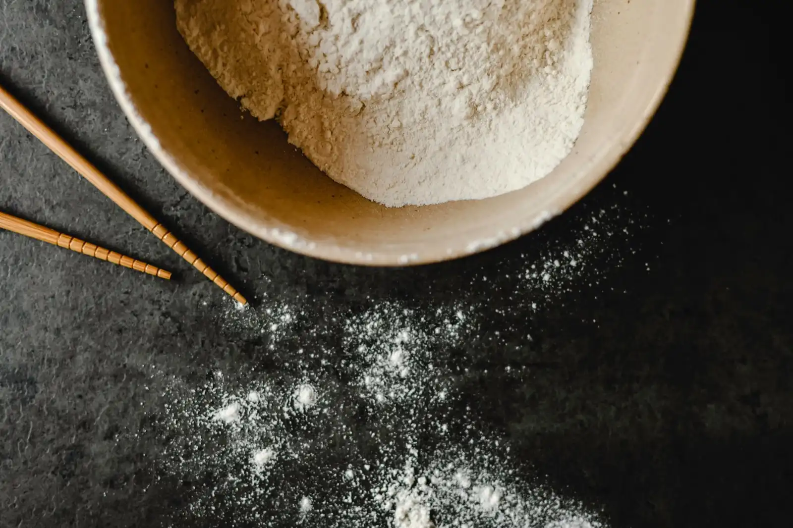 膜结构停车棚与钢结构车棚的耐久性对比分析