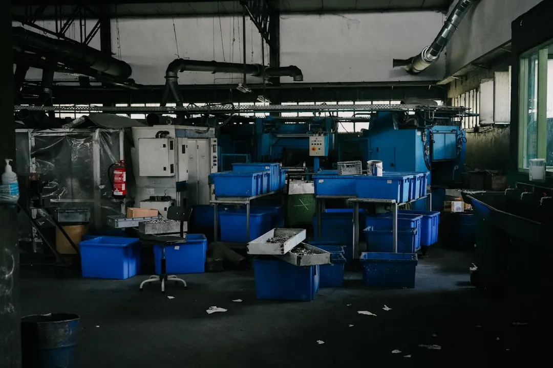 膜结构雨棚与传统雨棚的耐久性对比及选型指南
