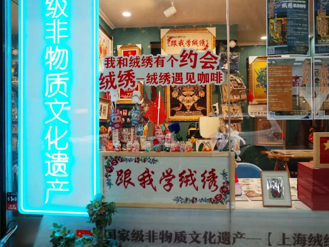 膜结构雨棚与传统钢结构雨棚的耐久性对比分析